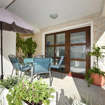 Lovely Apartment In The Groundfloor Zadar Exterior photo