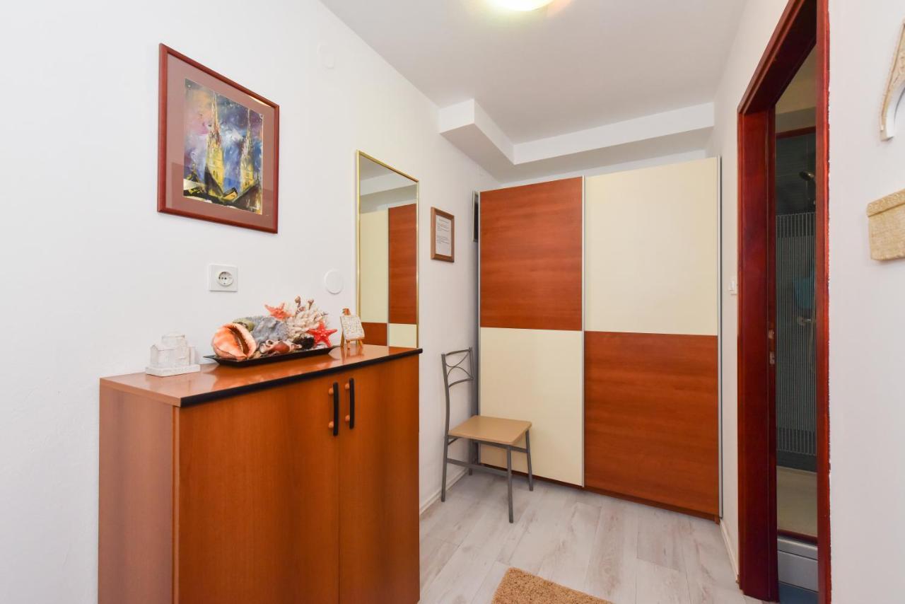 Lovely Apartment In The Groundfloor Zadar Exterior photo